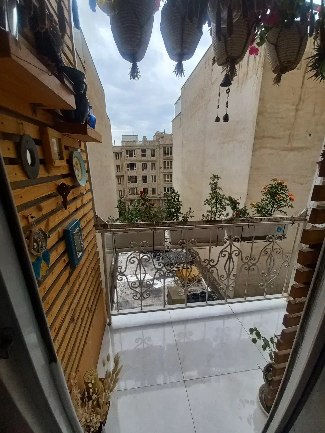 همخونه میپذیرم.مالکم