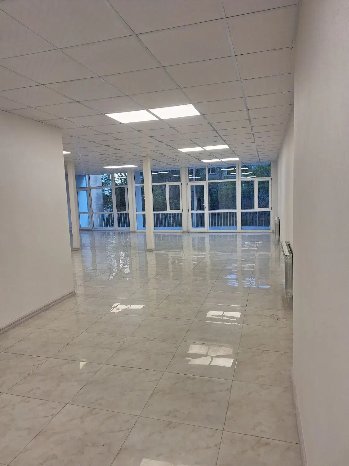 زمرّد ۶۸ متر مطب دفتر کار