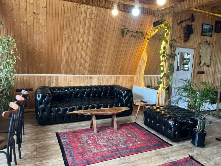 کلبه چوبی سوئیسی مجهز به استخر و جکوزی‌-جاده ییلاق