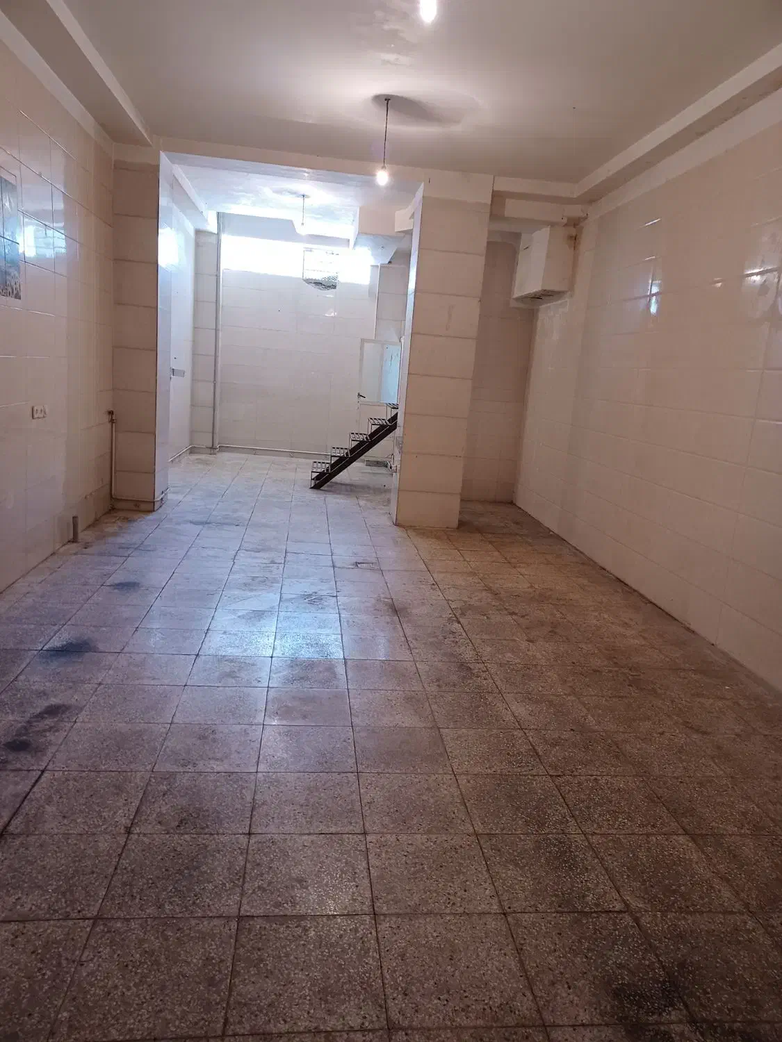 اجاره زیرزمین در خرمدشت