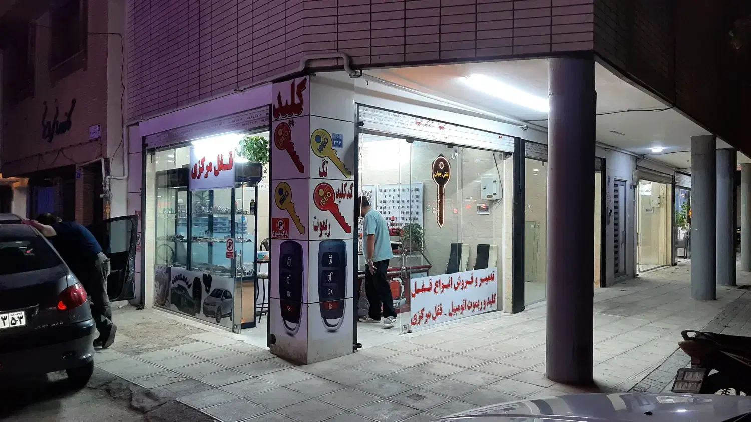 فروش  مغازه بر خیابان  رباط ۳