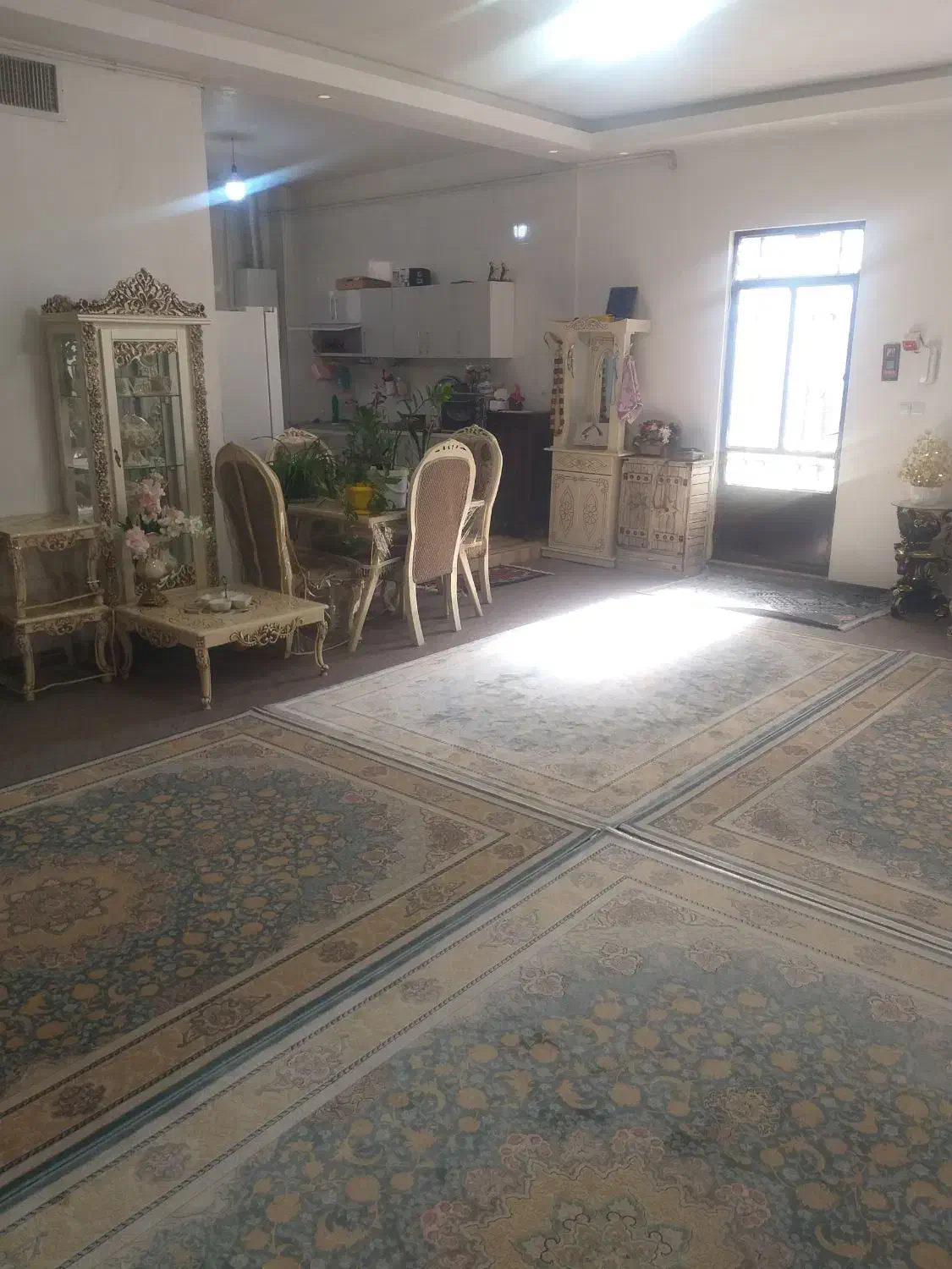 خانه ومغازه فروشی