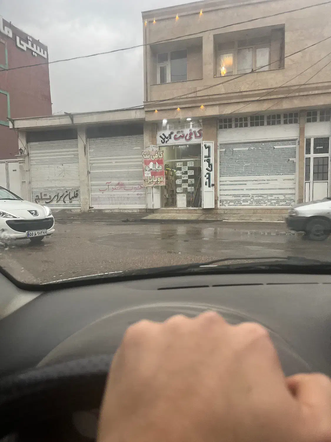 مغازه گویم با یک واحد خیابان اصلی