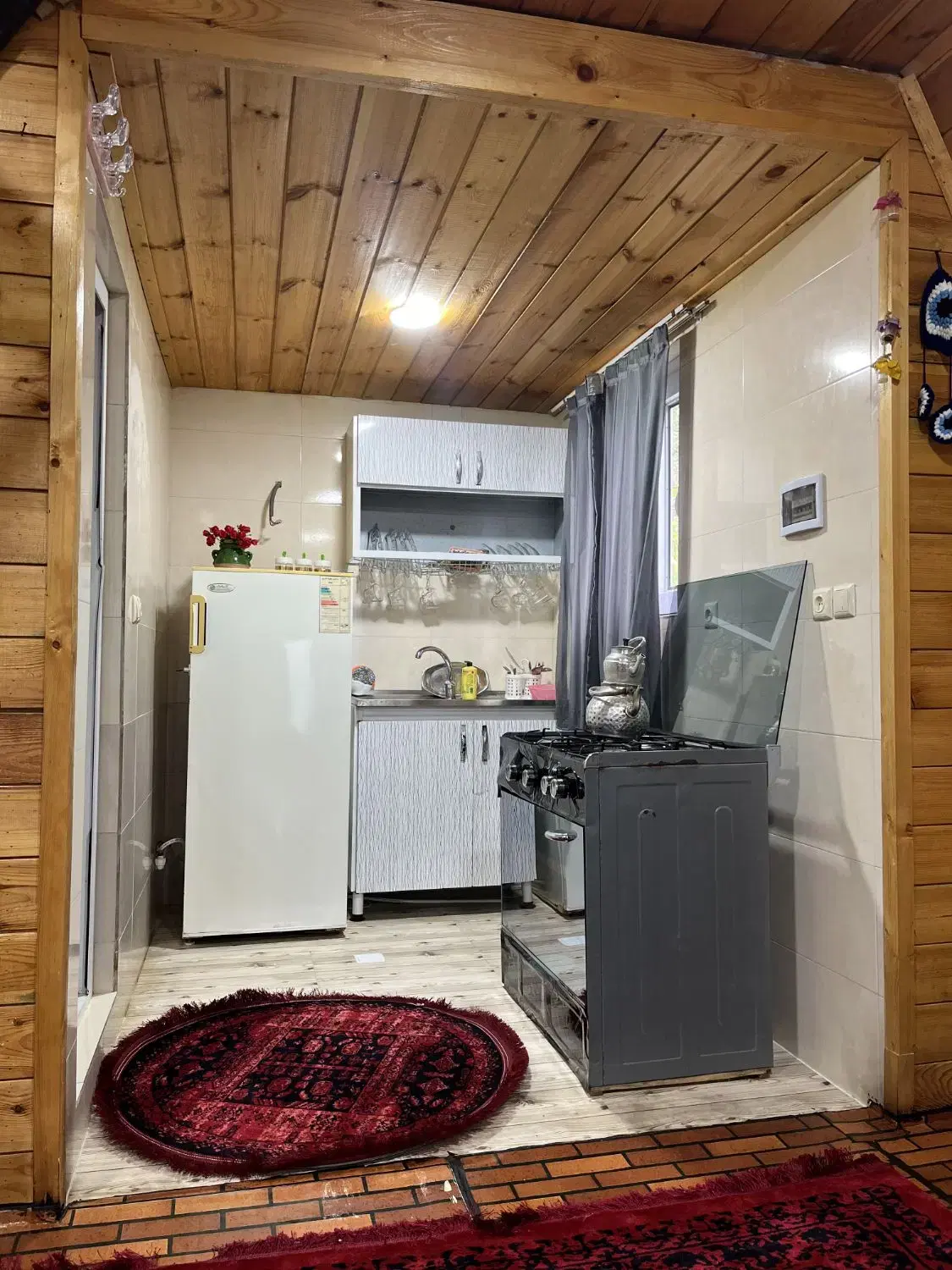کلبه سویسی دردل جنگل