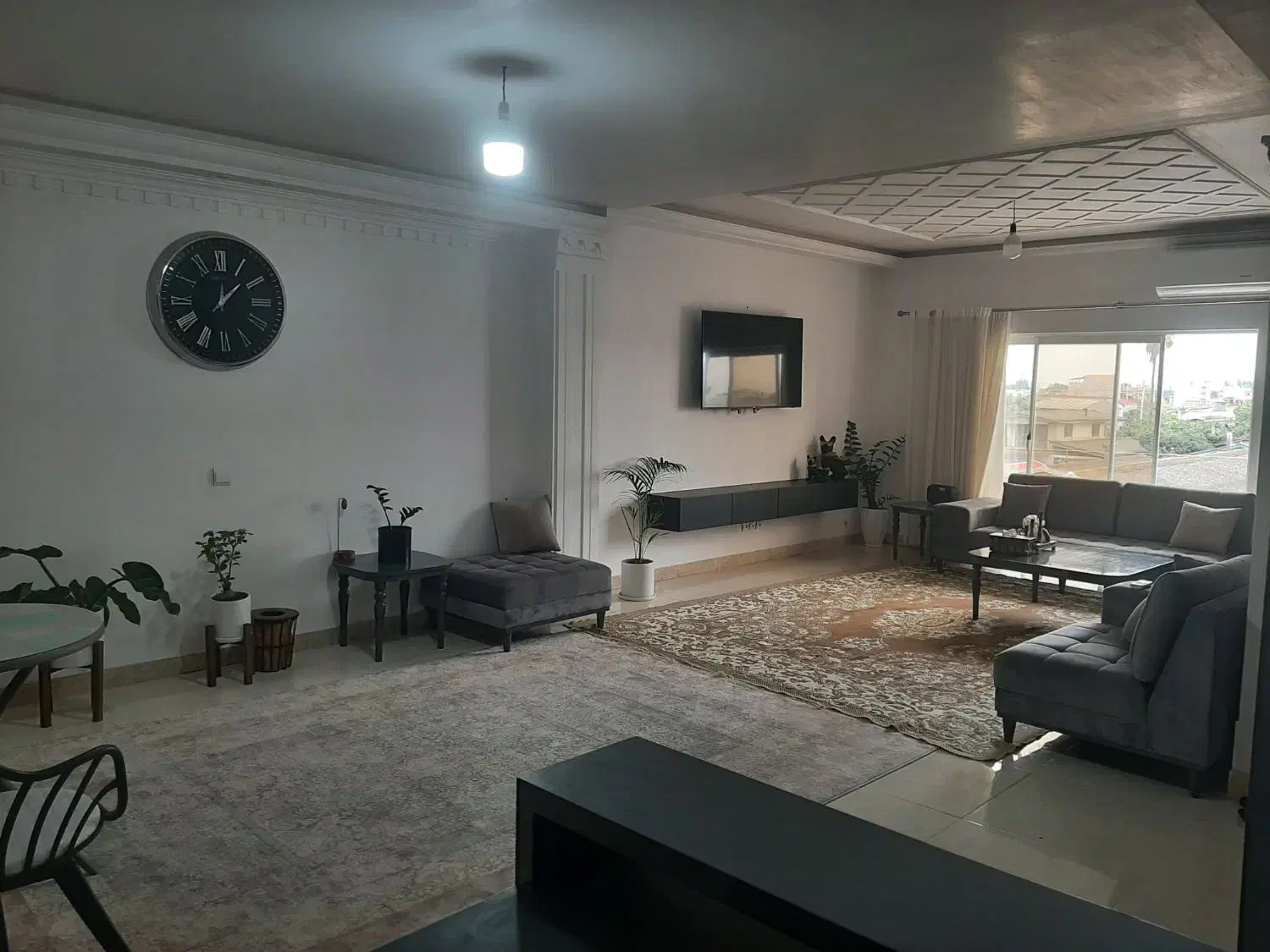 آپارتمان نوساز عالی  ۱۳۰متری با ۳۰متر روف