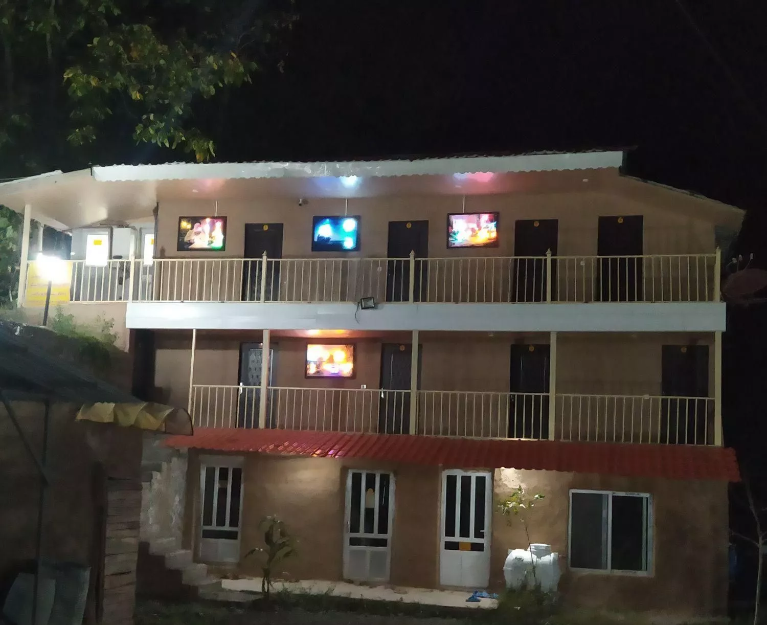 اقامتگاه بومگردی رودخانه کوهستان