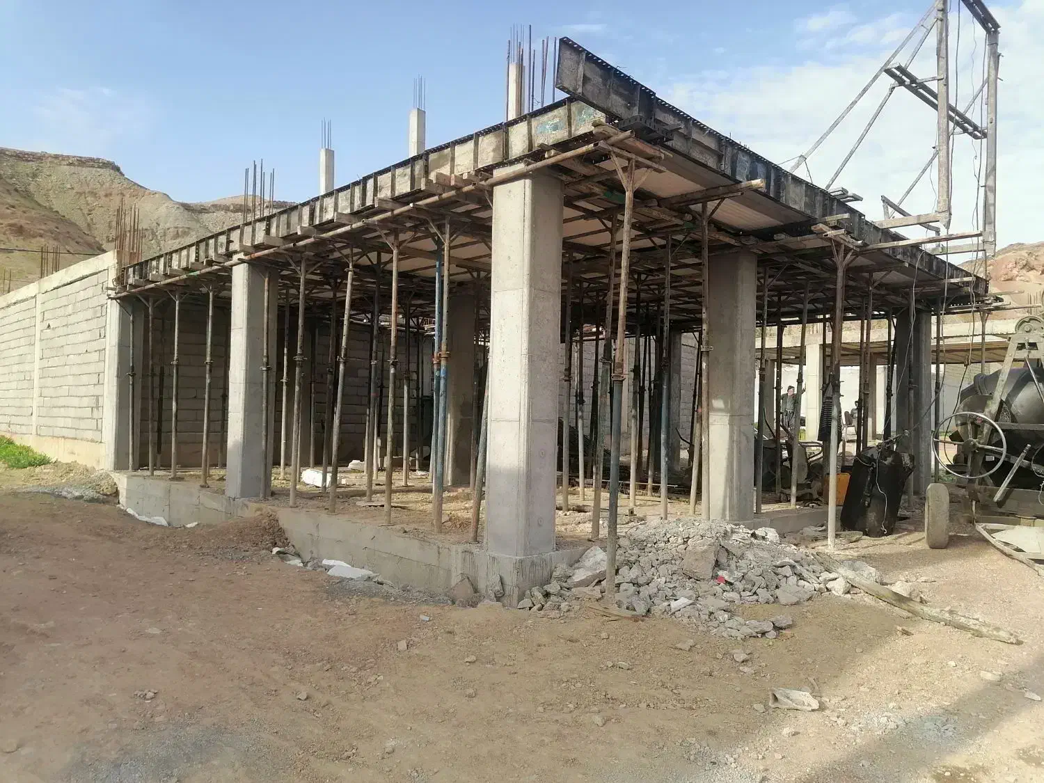 زمین نیمه کاره نمره دو