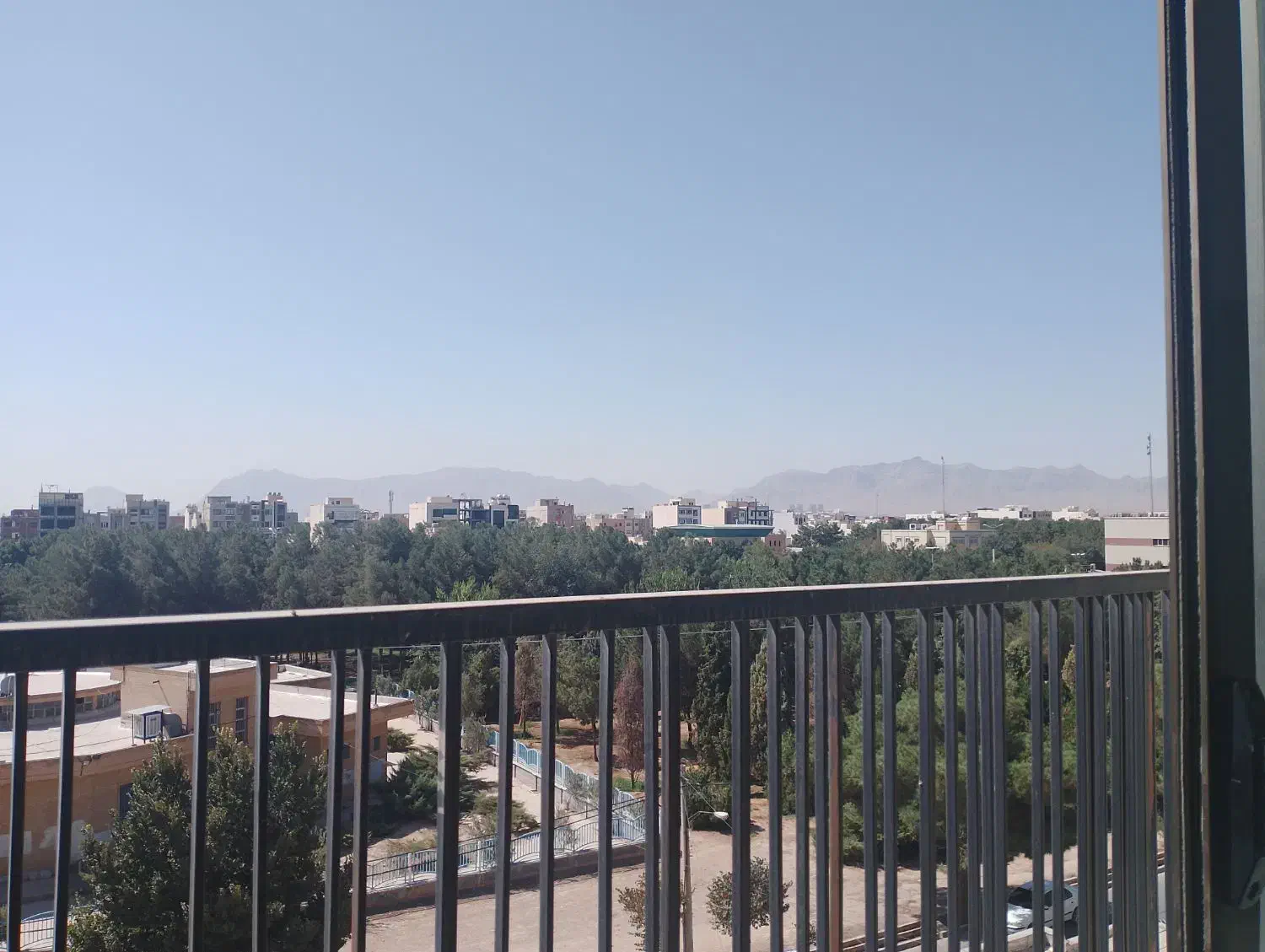 عطار ۱۰۵متر رو ب افتاب