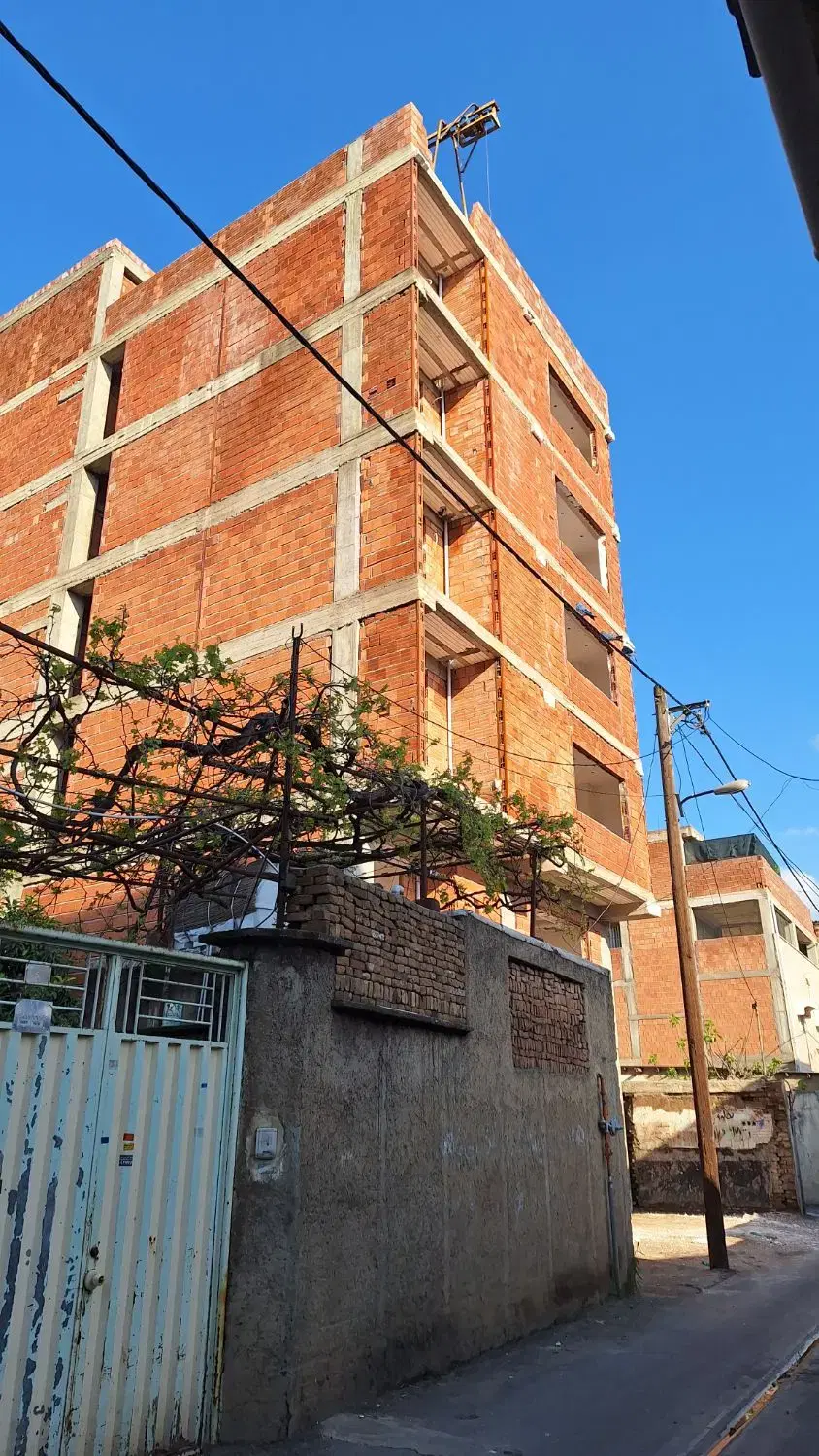 آپارتمان نوساز مرکز شهر