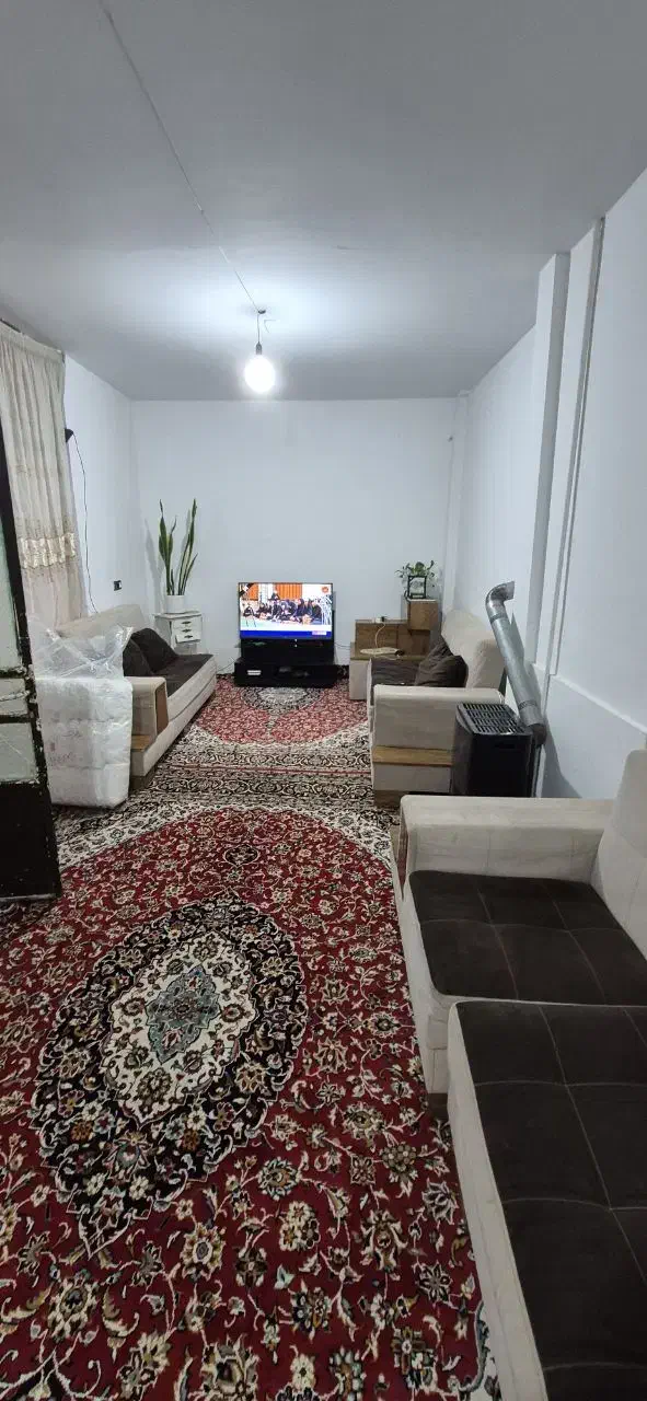 ویلای  دو طبقه ماشین رو راه جدا