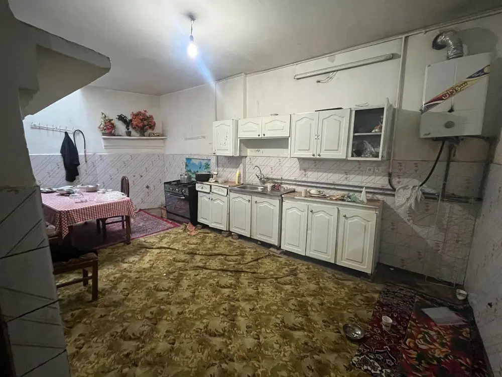 خانه ویلایی ۶۵۰متری داخل شهر