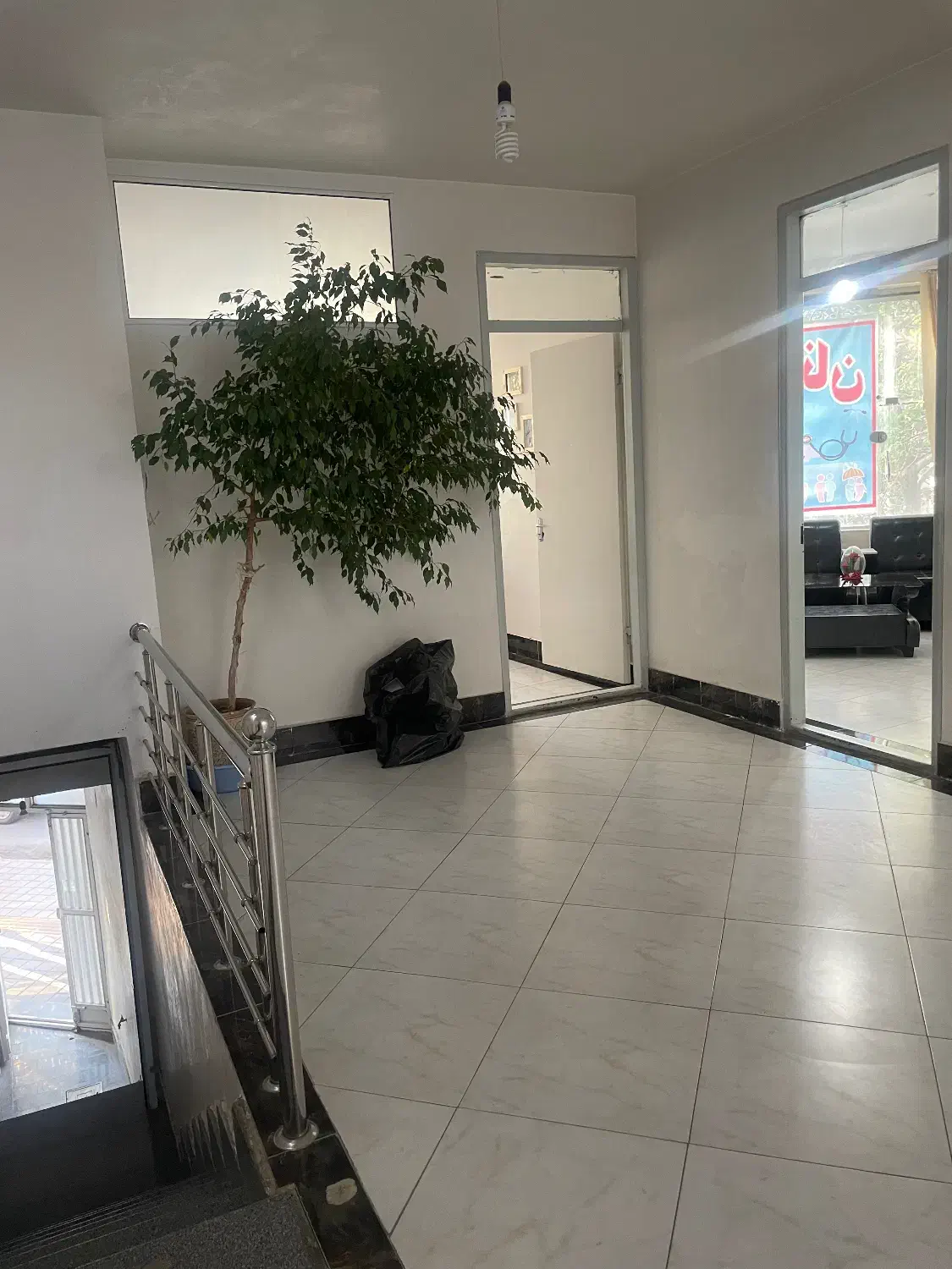 اجاره دو اتاق از یک ساختمان برای دفترکاری