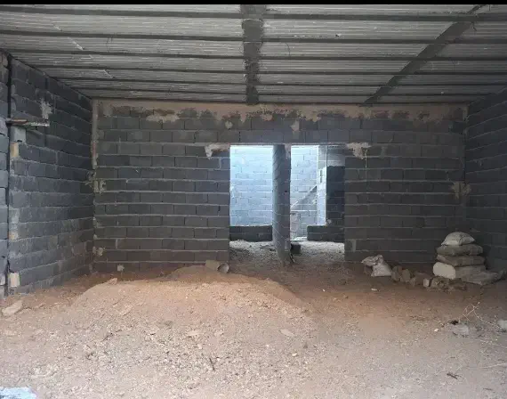 ۱۳۰ متر ویلایی نیمه کاره ثلاث