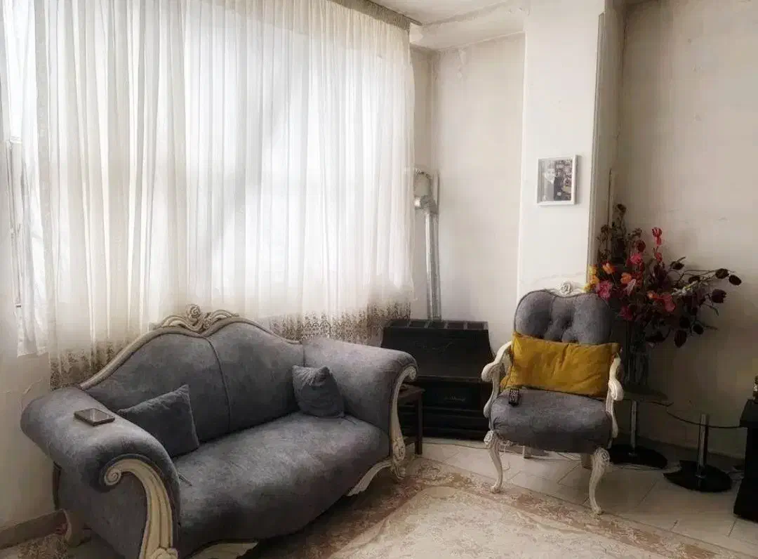 ۵۵ متر خوش نقشه _ پارکینگ دار_ بلوار طالقانی