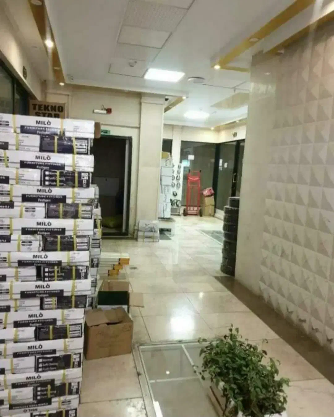 فروش ۱۶ متر تجاری  حسن آباد