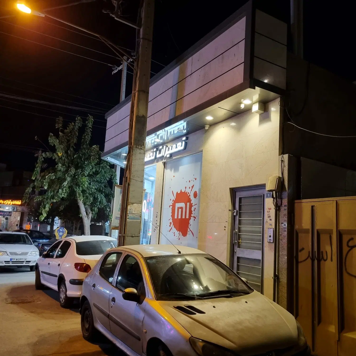 32 متر تجاری 30 متر انباری تجاری دو نبش