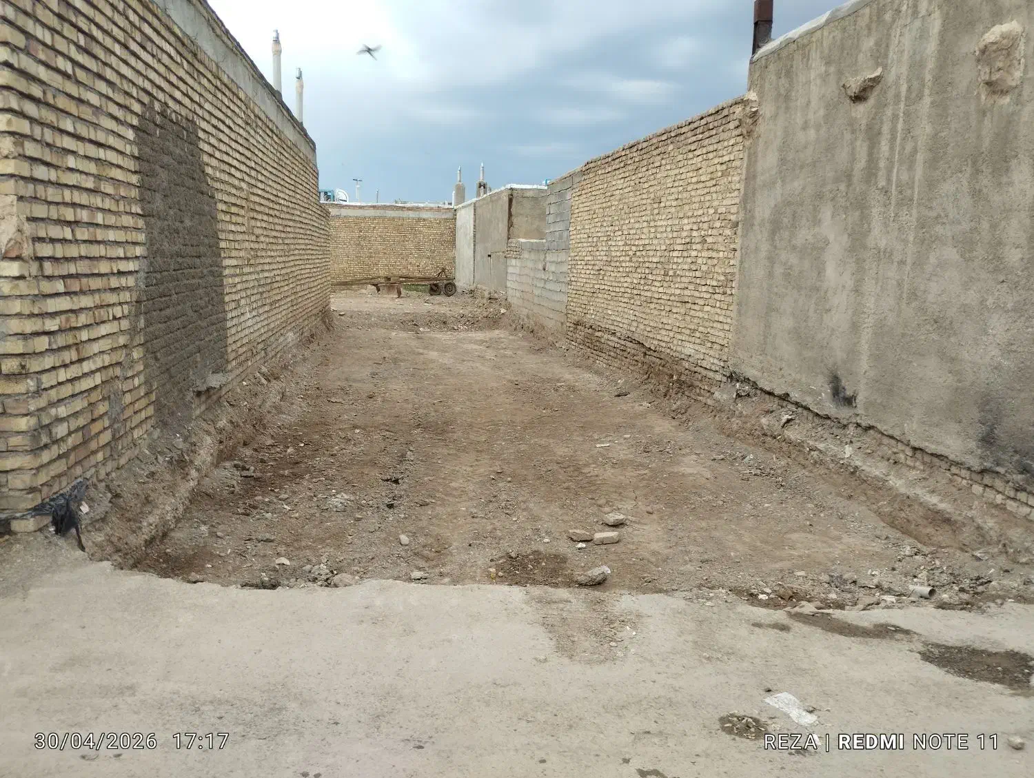 ۱۰۰ متر زمین مسکونی (بزغان) وسط شهر