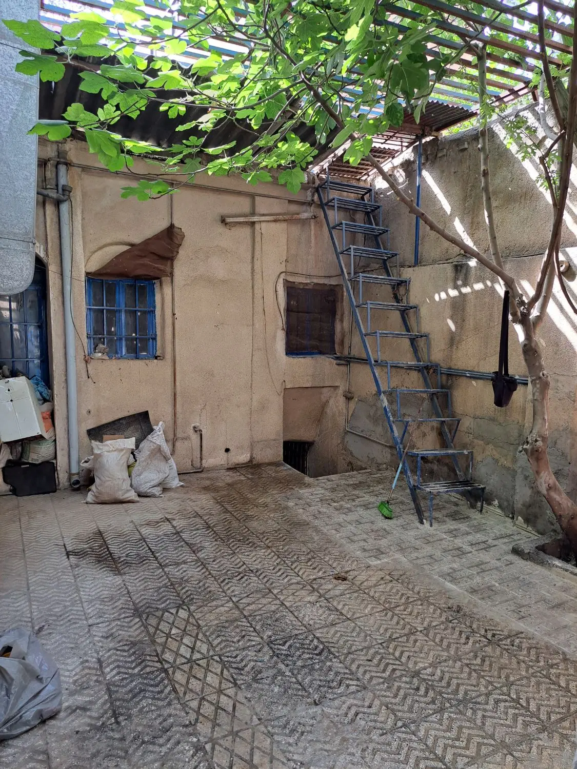 یک ملک کلنگی بسیار عالی باب سرمایه گذاری