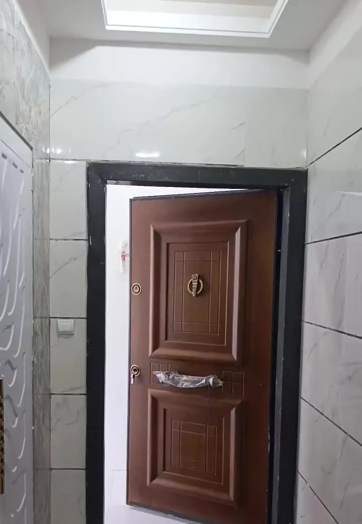 واحد۱۲۷متری۳خواب آسانسور و پارکینگ بدونه مزاحم