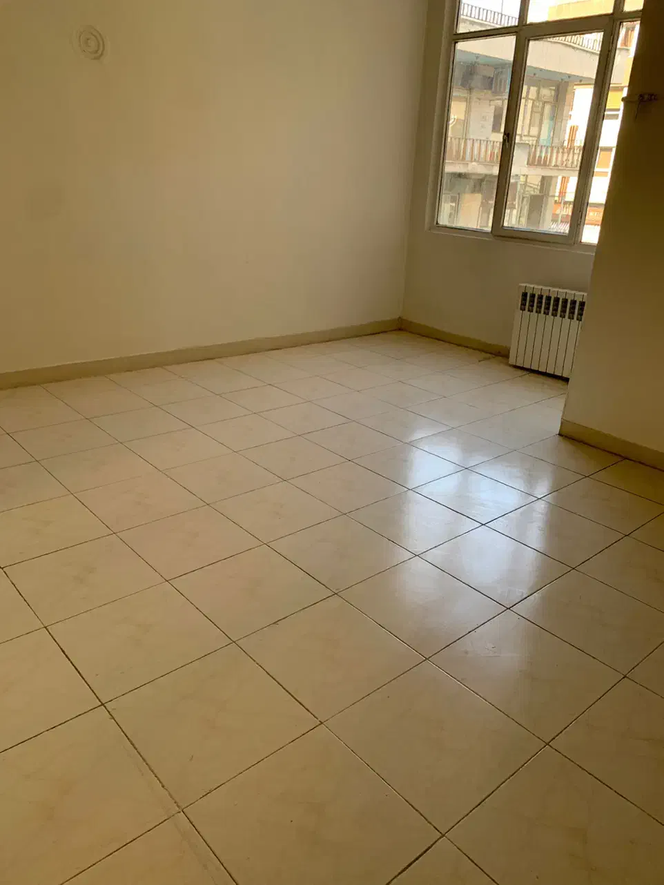 ۷۸مترطبقه۳انباری پارکینگ زیرزیرقیمت ونبودی درمنطقه