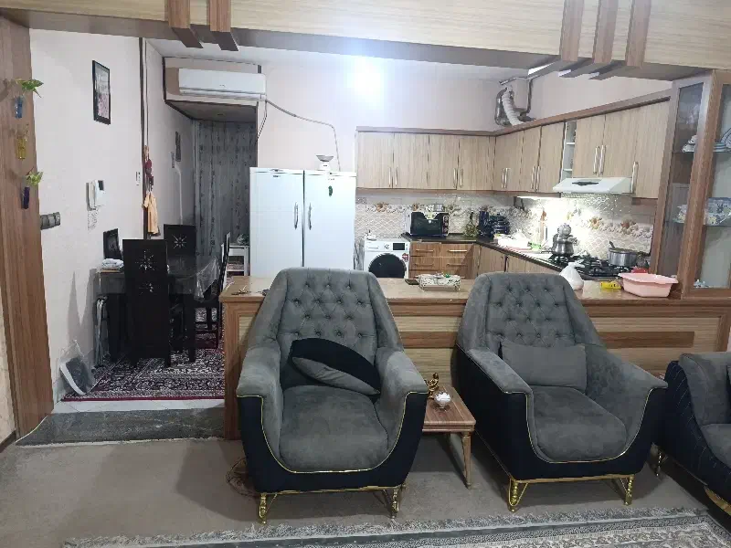 آپارتمان همکف همراه یک مغازه 12متری