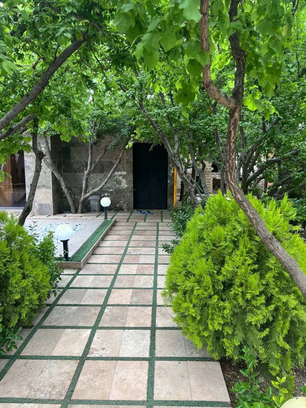 اجاره سالیانه باغویلا ۴۰۰متری