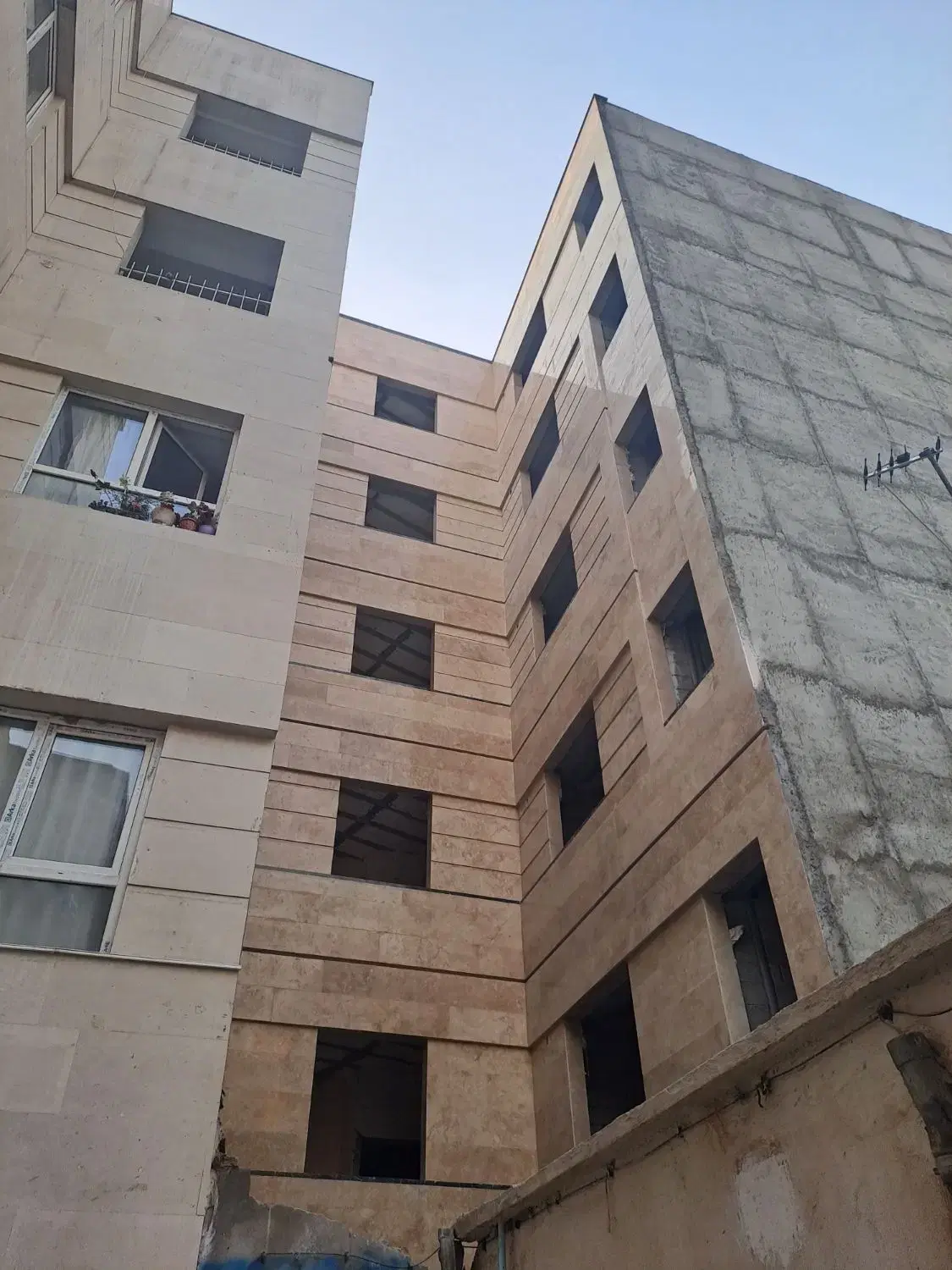 آپارتمان۵۶و ۷۴متری تکخواب ۹دی عباسی تحویل ۳ماهه