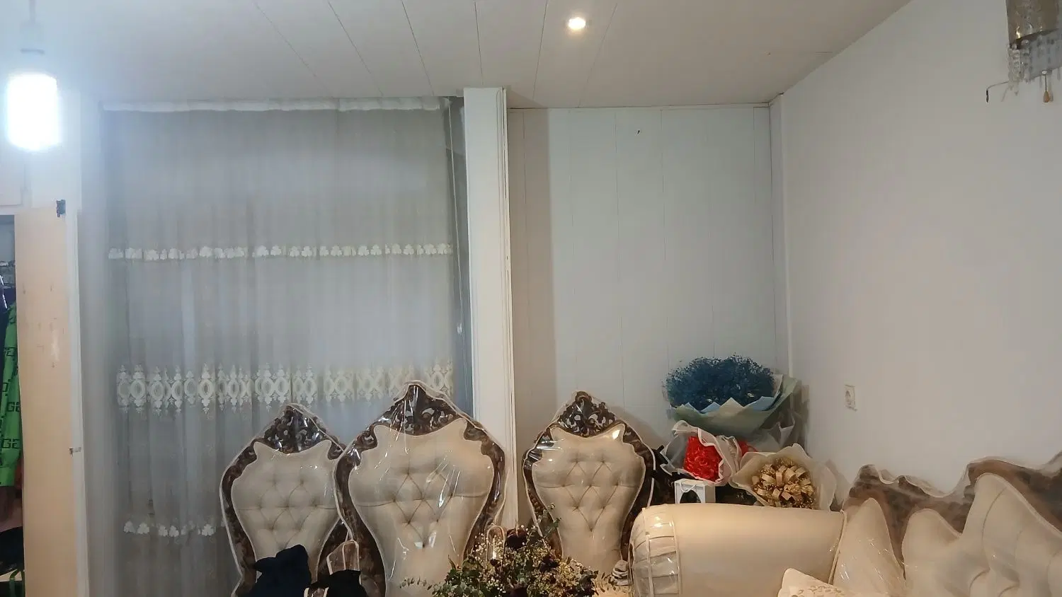یک واحد آپارتمان بر خیابان ازادگان