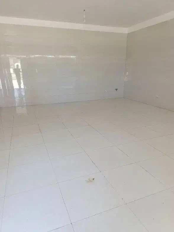 مغازه ۱۰۰ متر