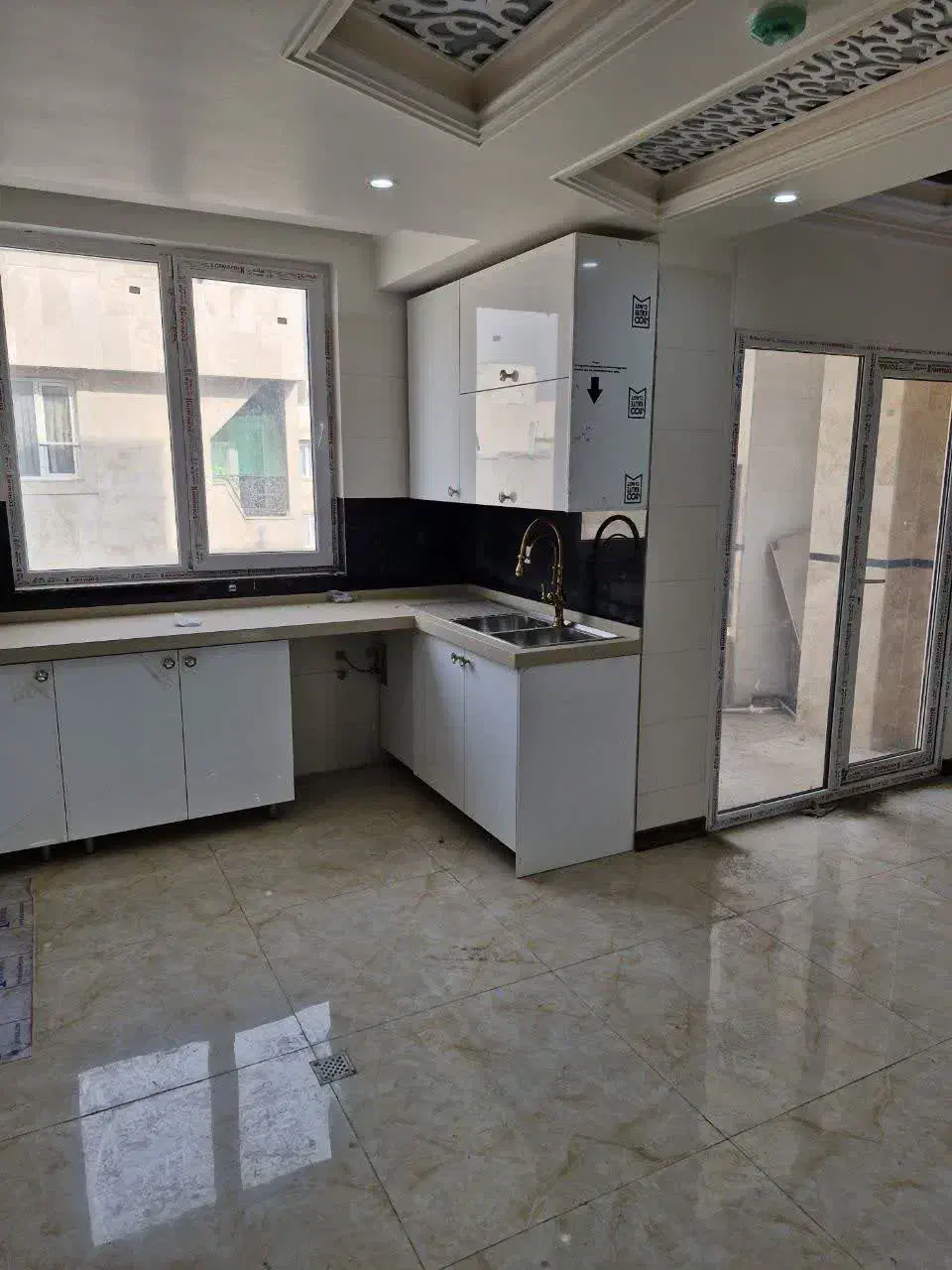 ۷۳ متر فول امکانات