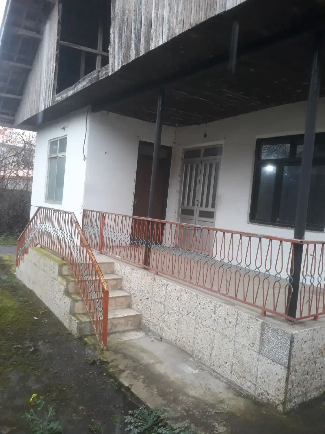 فروش زمین 300متر با خانه ویلایی