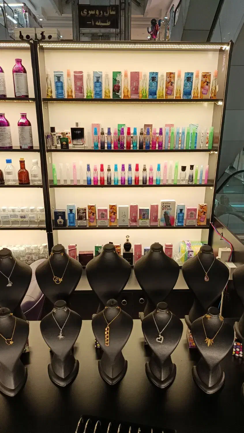 واگذاری ویترین اکسسوری،عطر و ادکلن