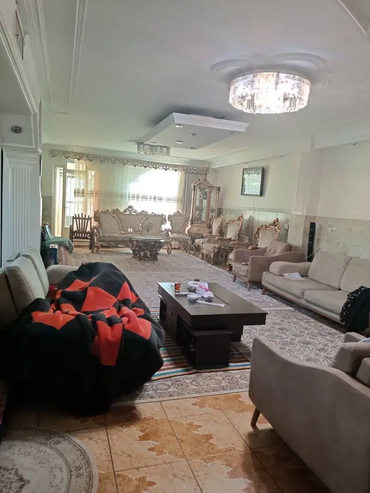 واحد ۱۷۰ متری میدان طالقانی