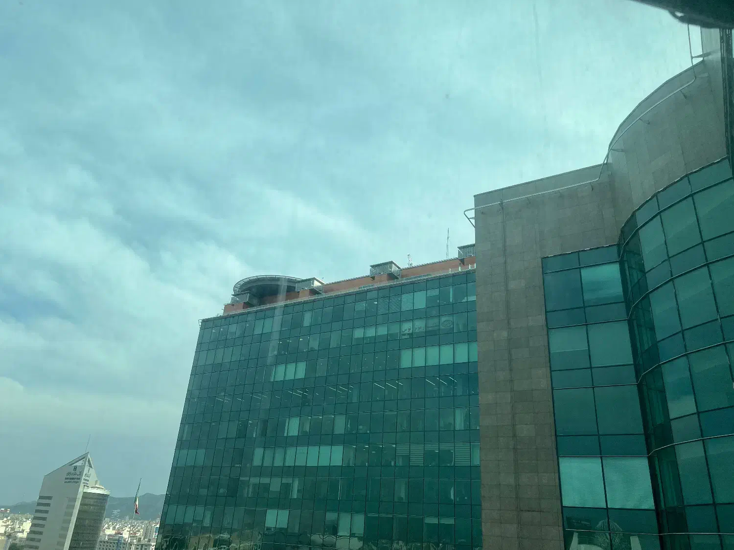 انباری ۷۵ متری در برج پاژ