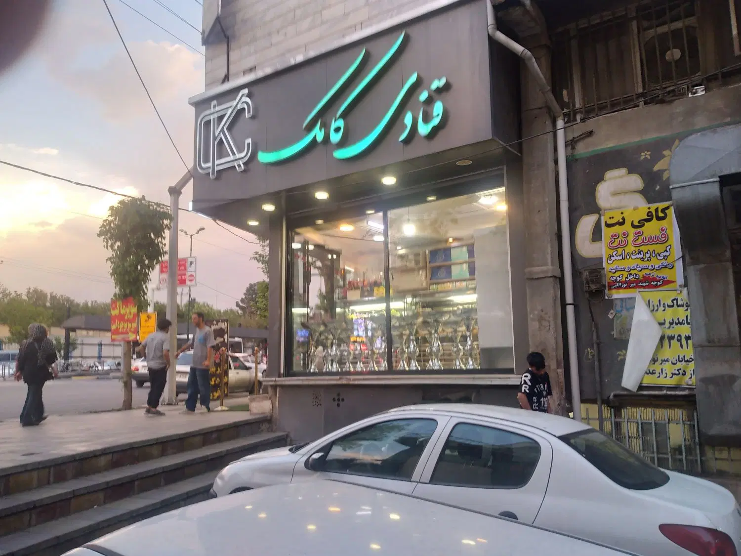 اجاره مغازه قنادی وکارگاه باموقعیت ،