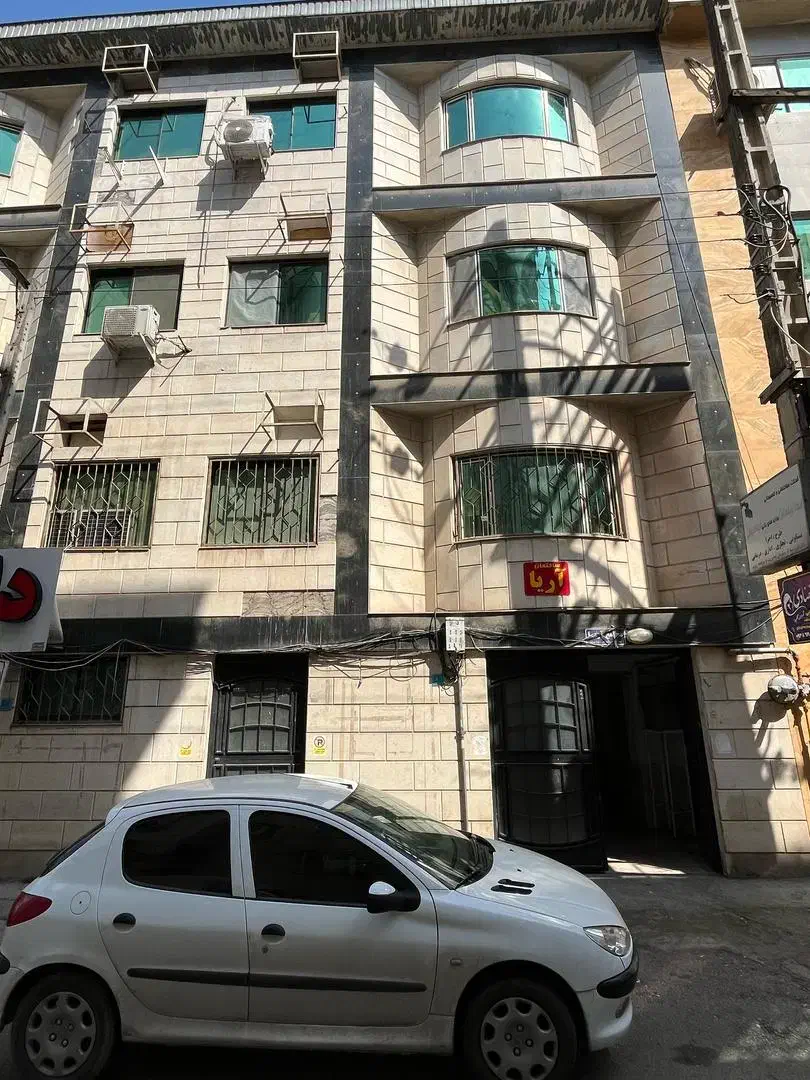 فروش ۶۰ متراداری بنیاشهید مرکز شهر