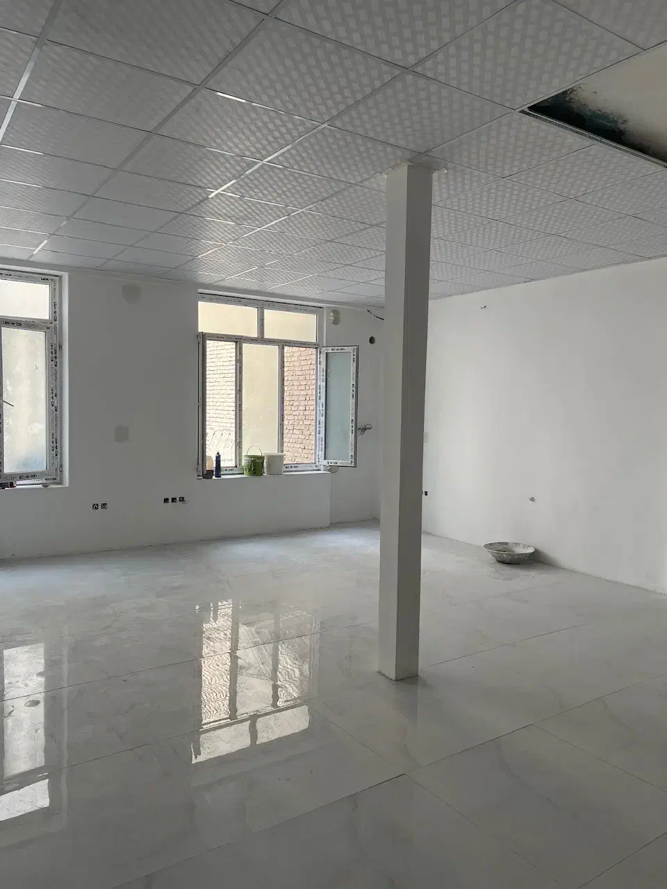 مغازه تجاری بر خیابان تابلو خور