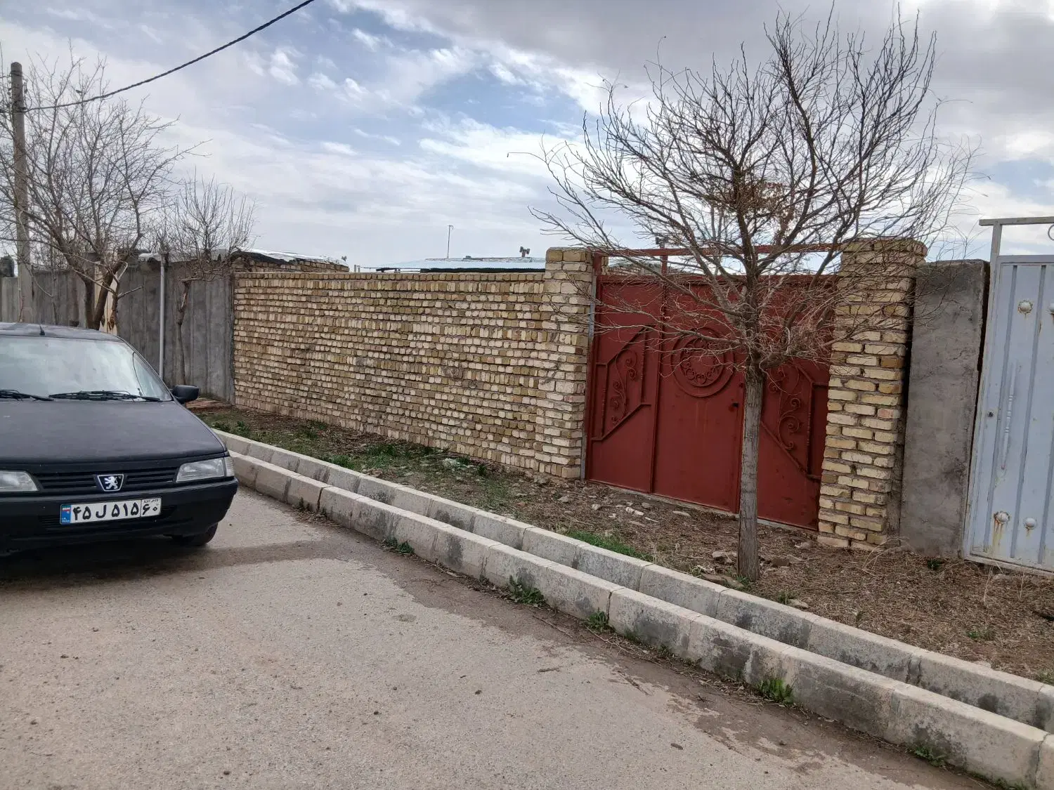 زمین مسکونی چهاردیواری