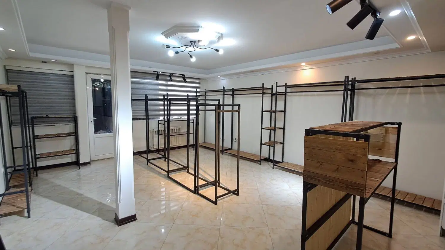 اجاره رگال در کافه مزون