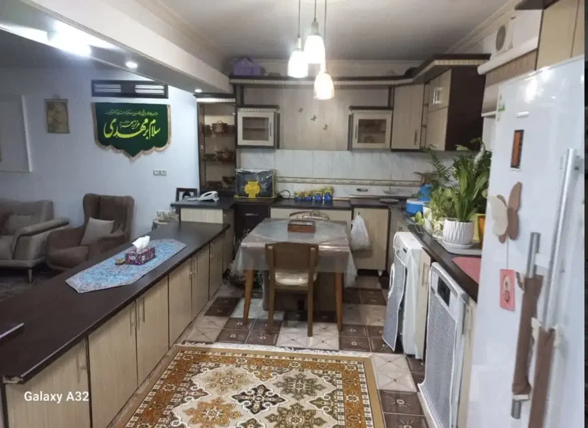 380متری ویلا فلت  بنا 120متر سند تک برگ