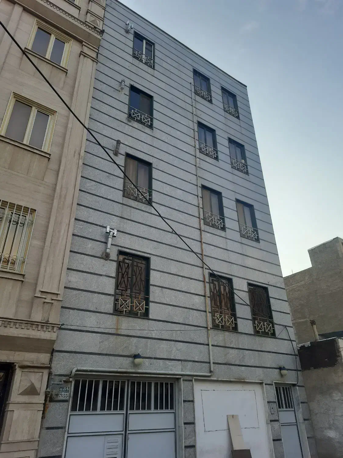 ۹۰متر طبقه۲. تک واحدی . سرحدی