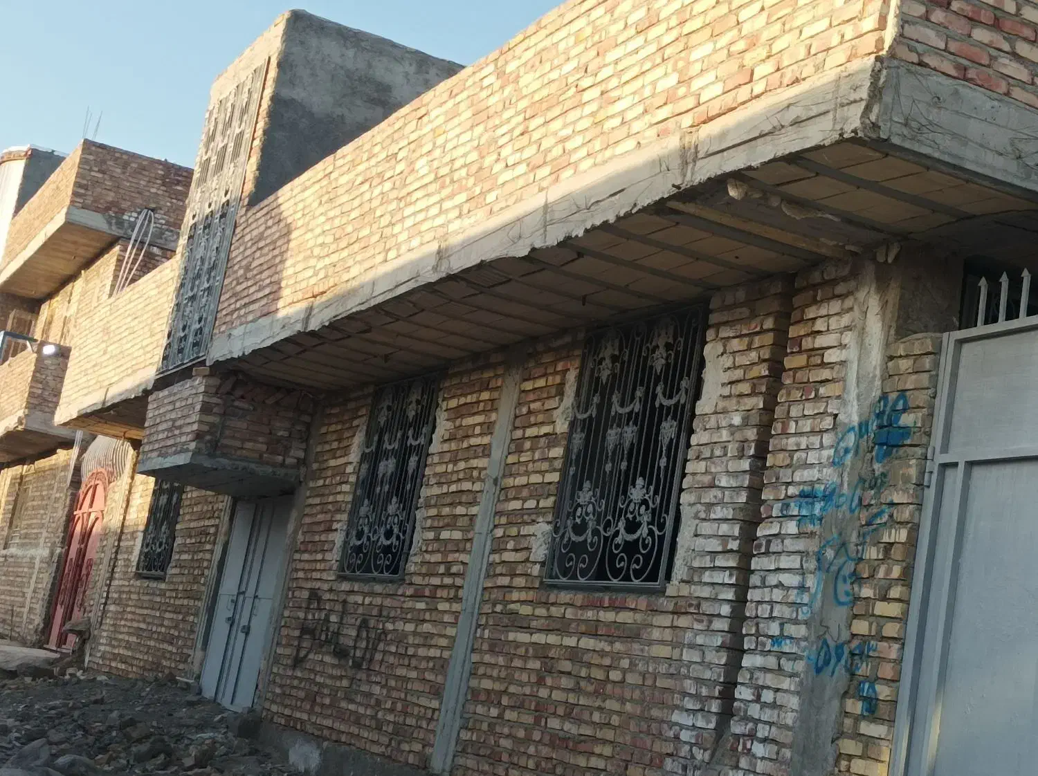 منزل نیم کاره دزک احمداباد جدید دزک اخر حضرت علی
