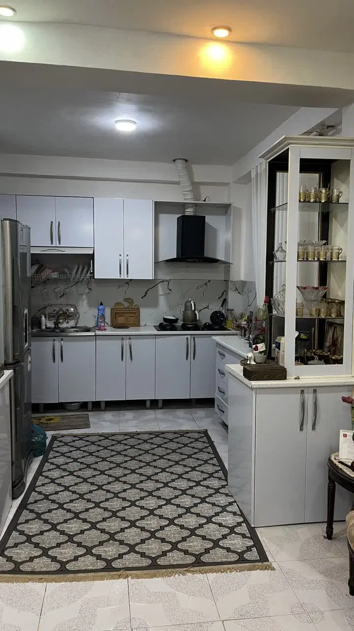 خانه راه جدا طبقه اول حیاط دار