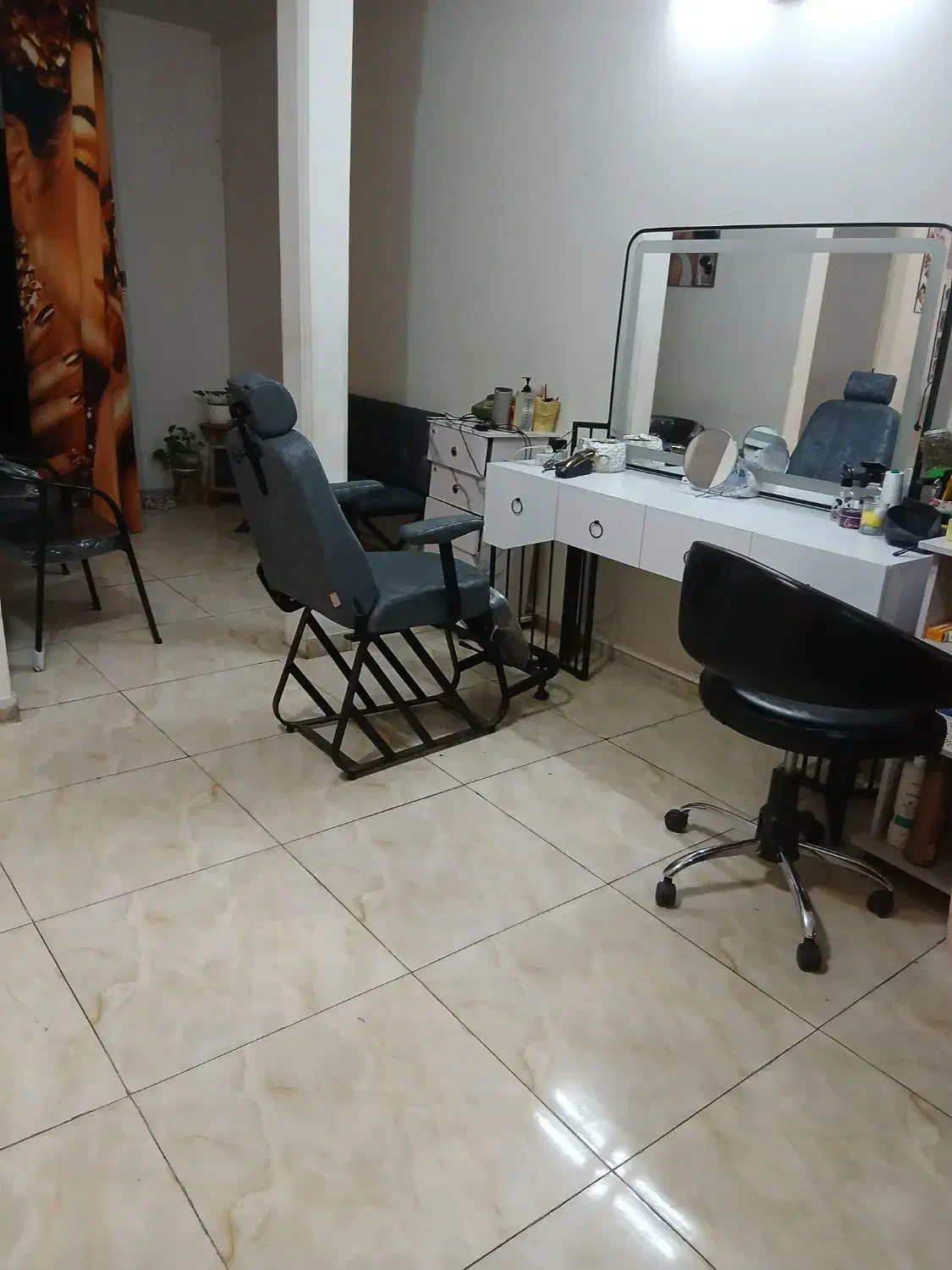 سالن۱۸متری درارایشگاه اجاره داده میشود