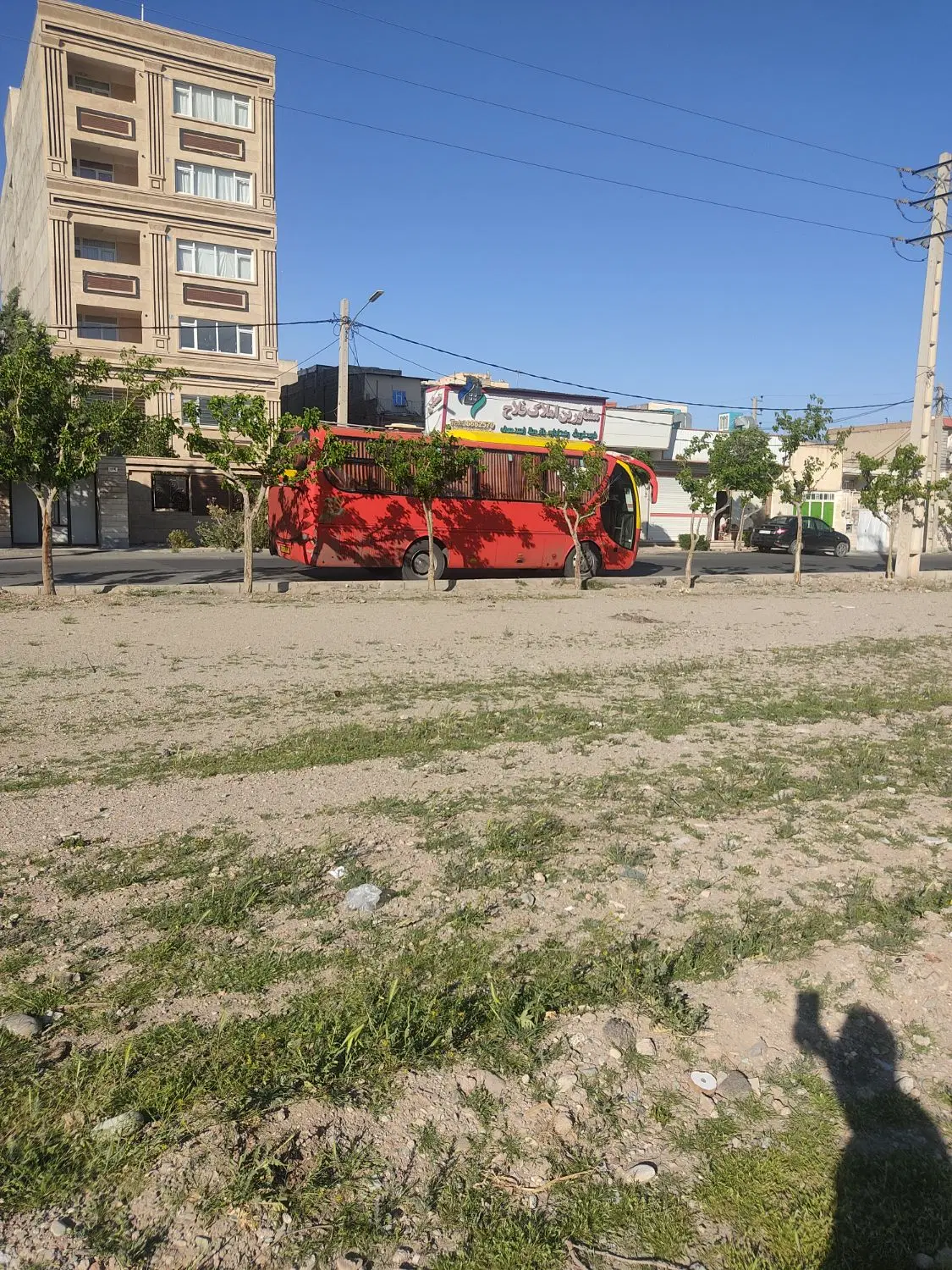 زمین،۹۸ متری