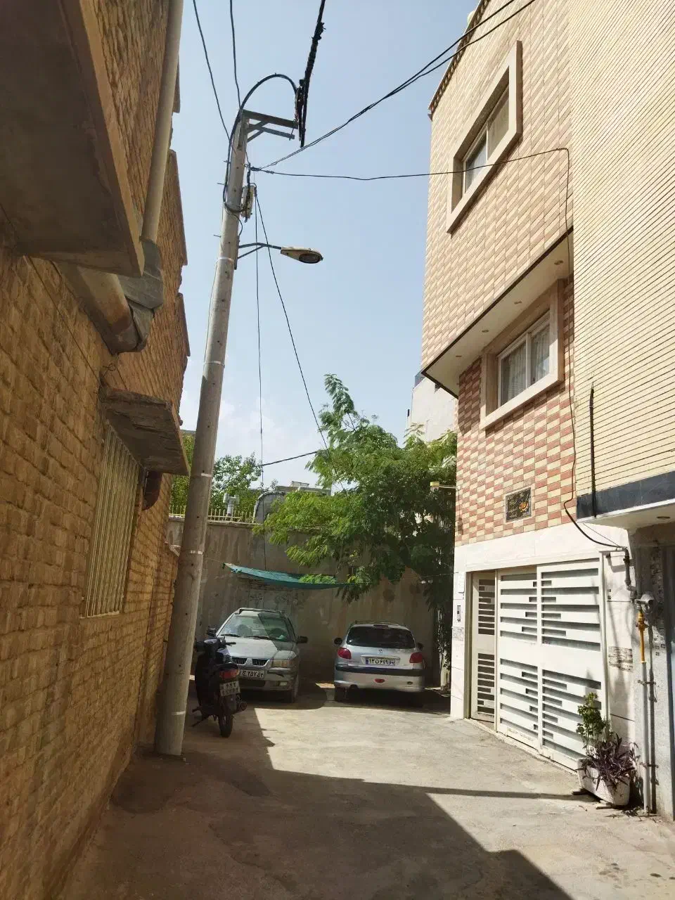 فروش منزل سه طبقه .  200 متر ساخت 61 متر زمین