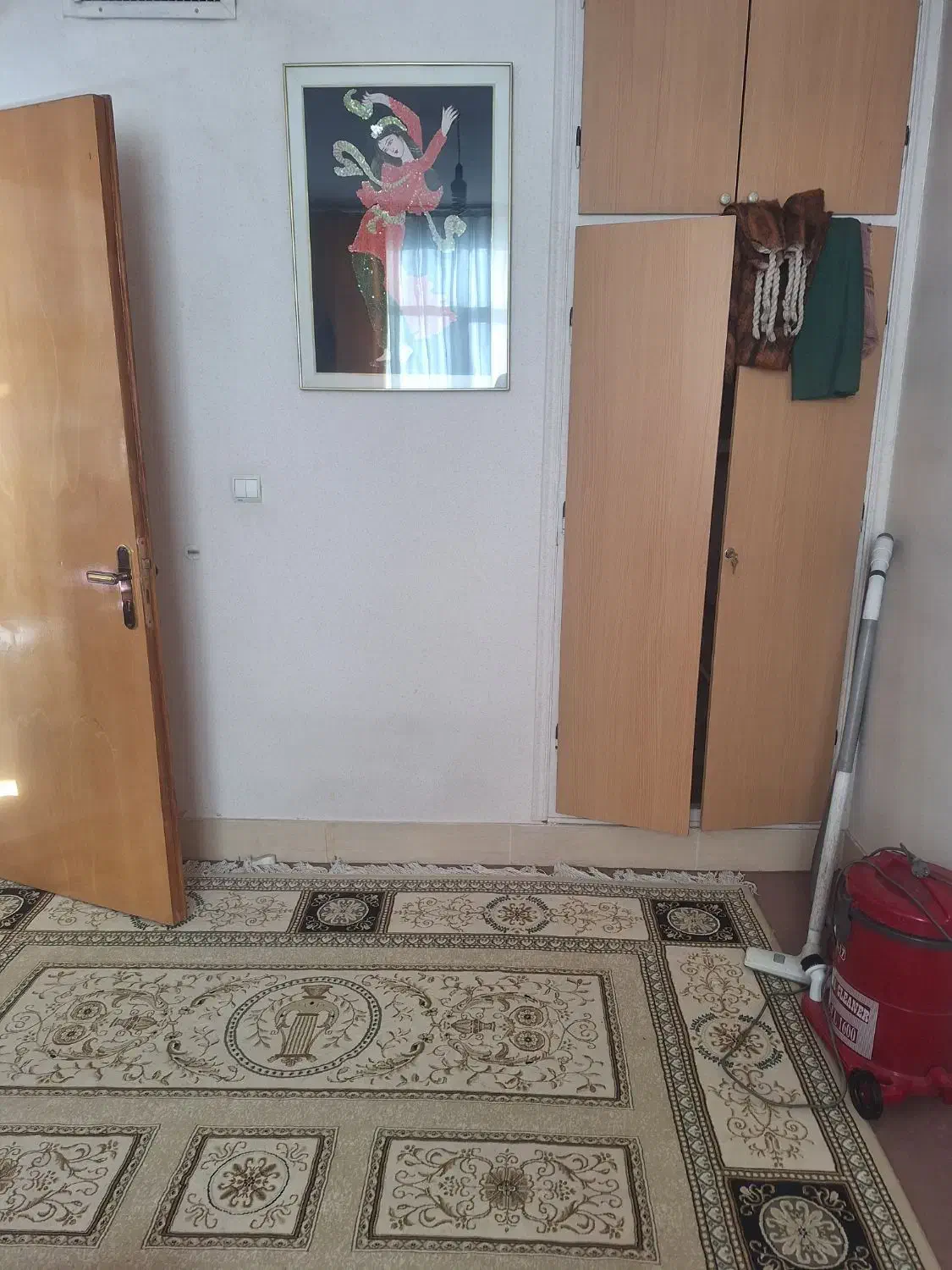خانم همخانه فقط خانم تماس بگیرد