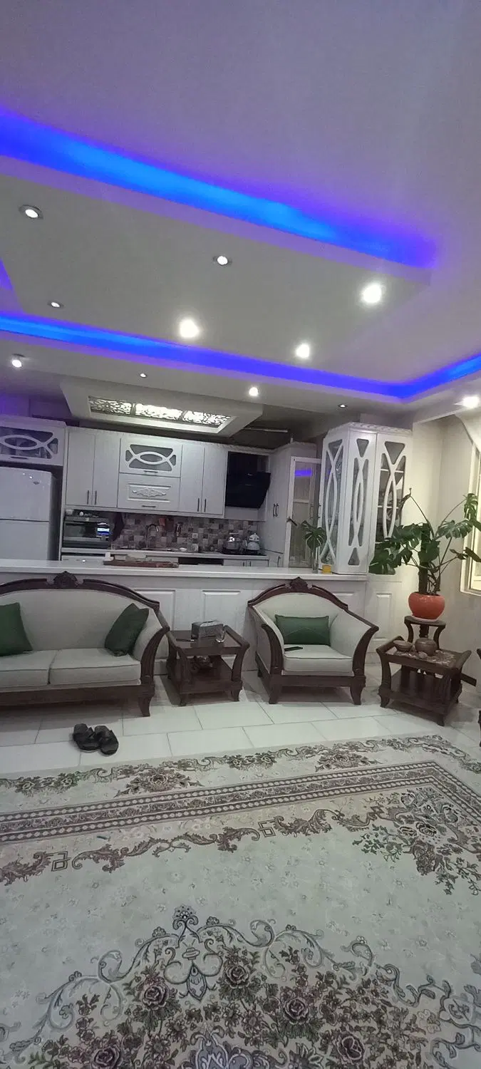 ۱۰۰ متر اقاقیا