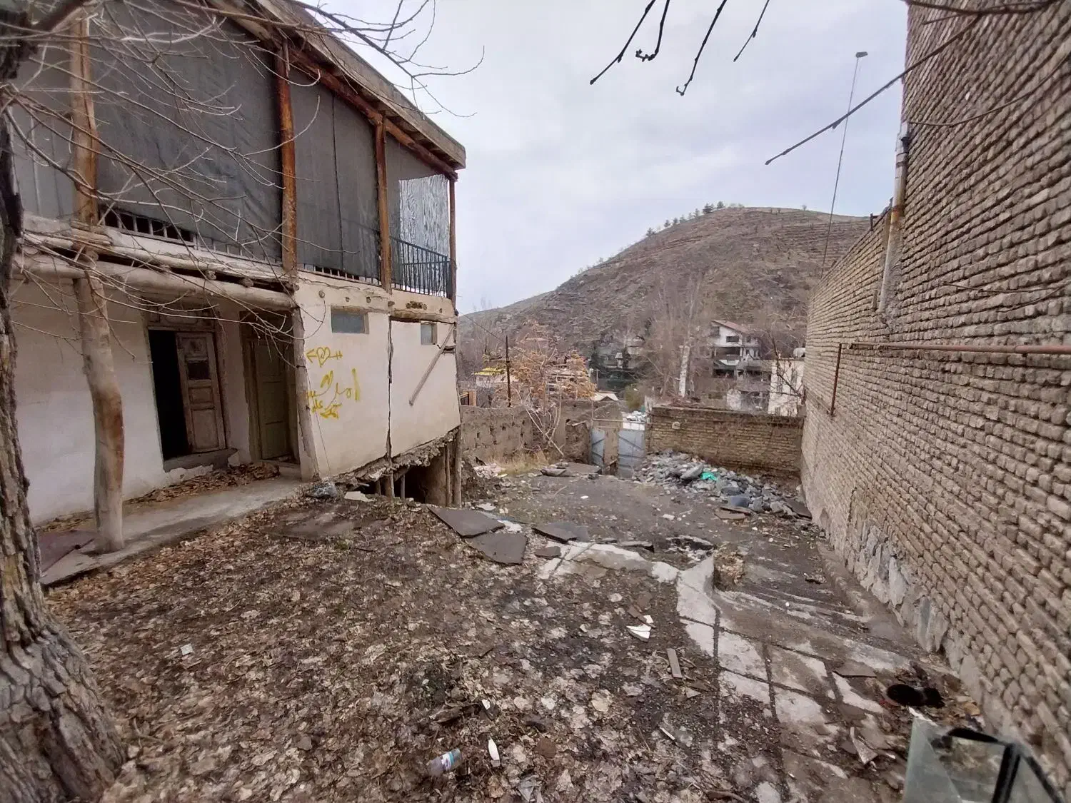 ویلایی ۲۵۵ متری طرقبه جاغرق پروانه ساخت سند تک برگ