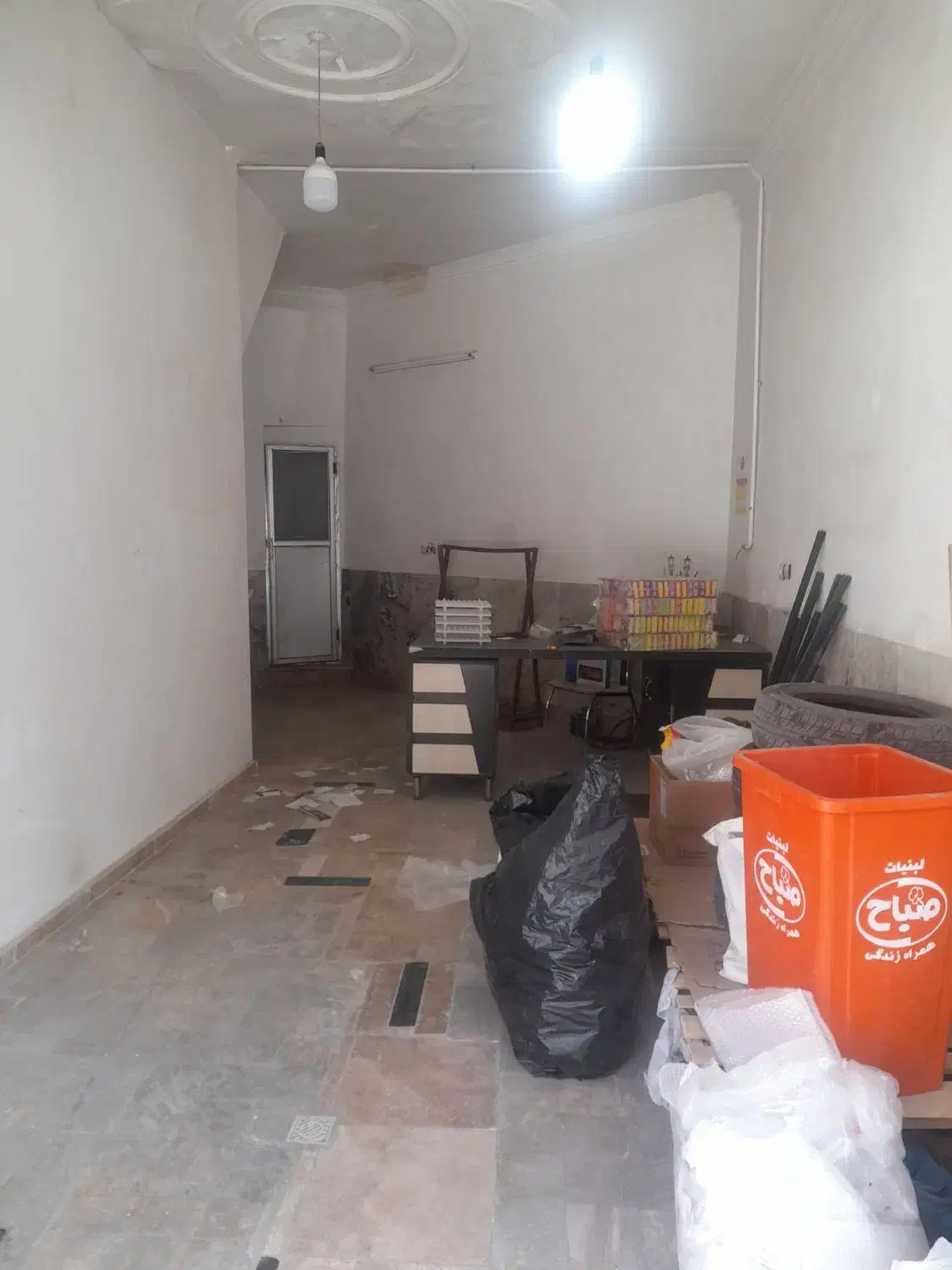 مغازه تمیز خالی